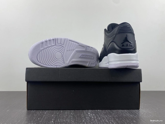One Kick Monday Retro (2016) 3 136064-020 Cyber Jordan 0726